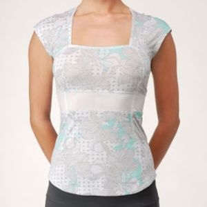 lululemon Women's Track Tech Top Size 6